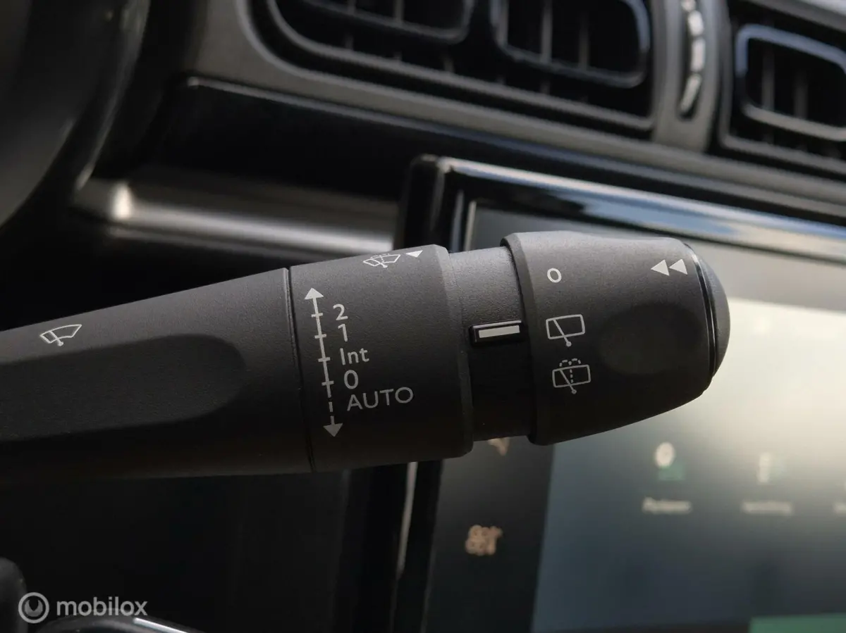 1.2 PURETECH FEEL/CLIMATE/LED/CARPLAY/CRUISE/BLUETOOTH