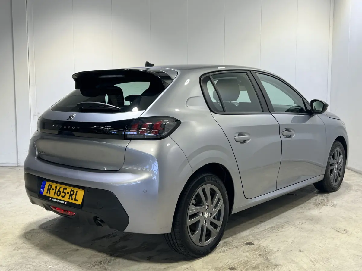 1.2 Turbo Active Pack | Android Auto/Apple Carplay | LM Velgen 16" | Cruise Control | Kunstlederen/Stoffen Bekleding | Airco |
