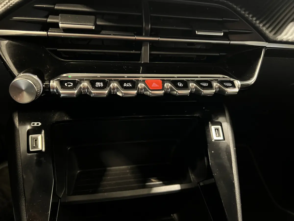 1.2 Turbo Active Pack | Android Auto/Apple Carplay | LM Velgen 16" | Cruise Control | Kunstlederen/Stoffen Bekleding | Airco |
