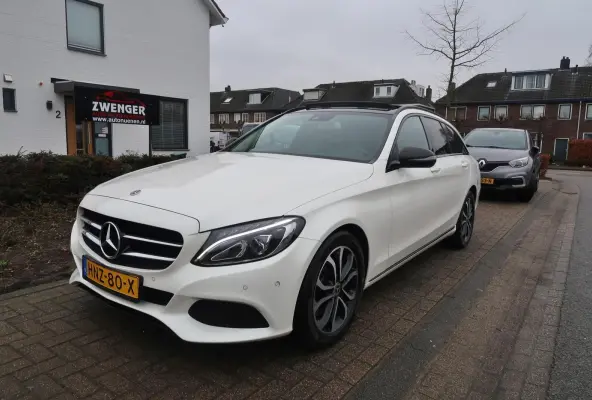 300 Aut NIGHT-PAKKET|PANORAMADAK|TREKHAAK|CAMERA|DODEHOEK|BURMESTER|LED|GOED ONDERHOUDEN