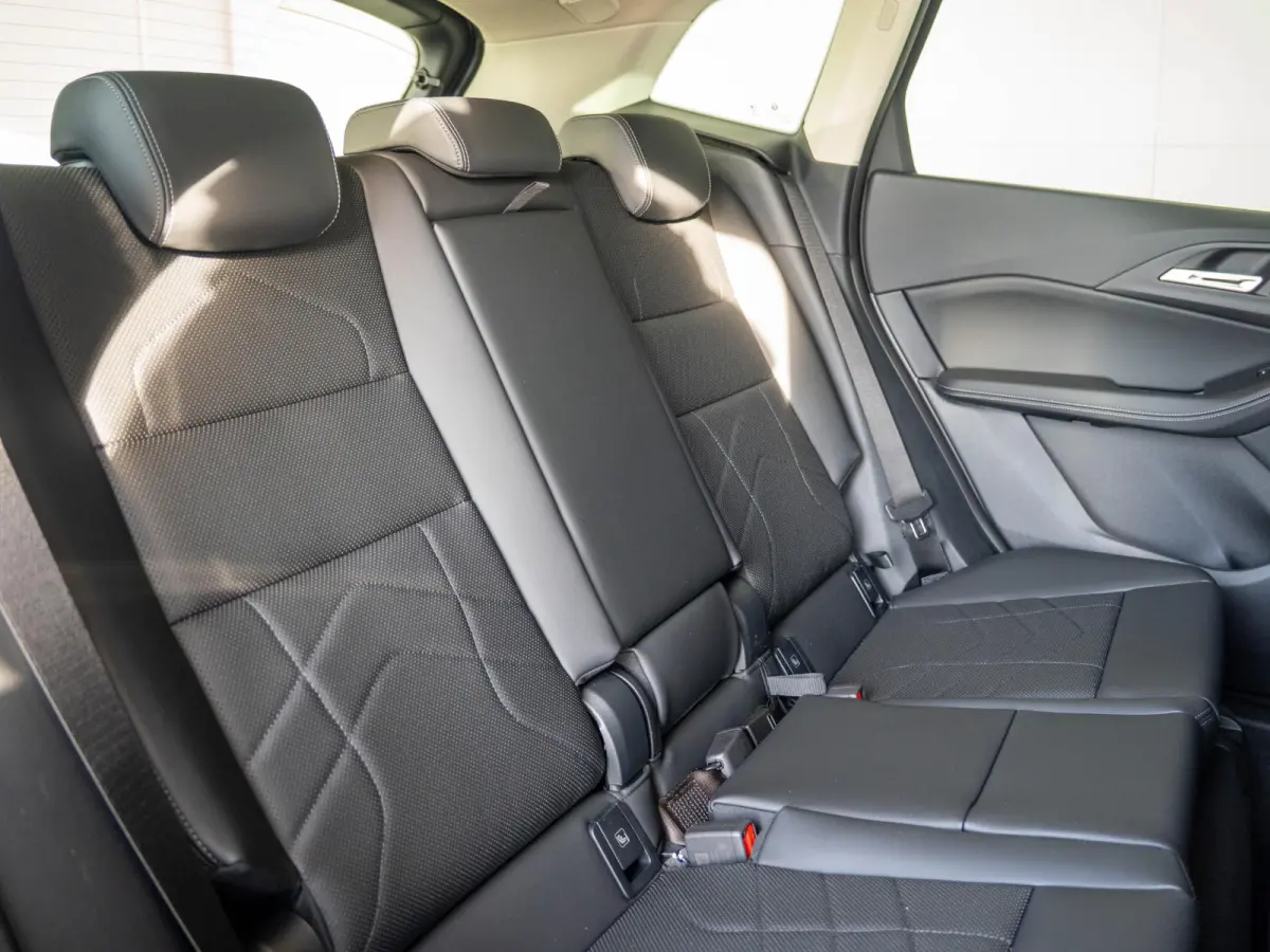220i Luxury Line | Equipment Package | Comfort Pack | Travel Pack