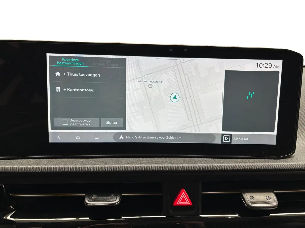Light Edition 63 kWh Navigatie | Stoel + stuurverwarming | Achteruitrijcamera | Climate control |