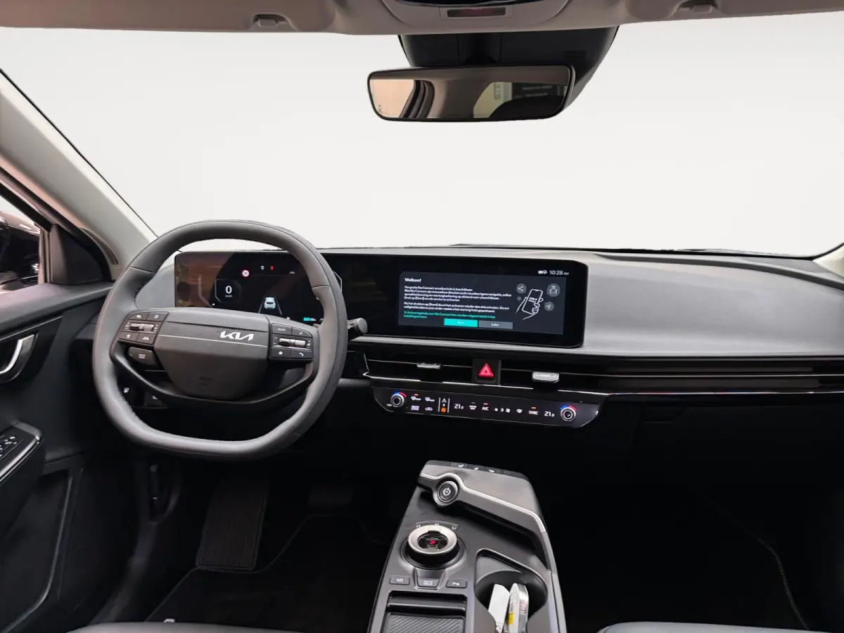 Light Edition 63 kWh Navigatie | Stoel + stuurverwarming | Achteruitrijcamera | Climate control |