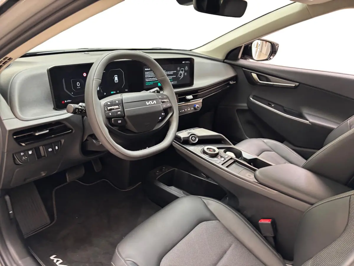 Light Edition 63 kWh Navigatie | Stoel + stuurverwarming | Achteruitrijcamera | Climate control |