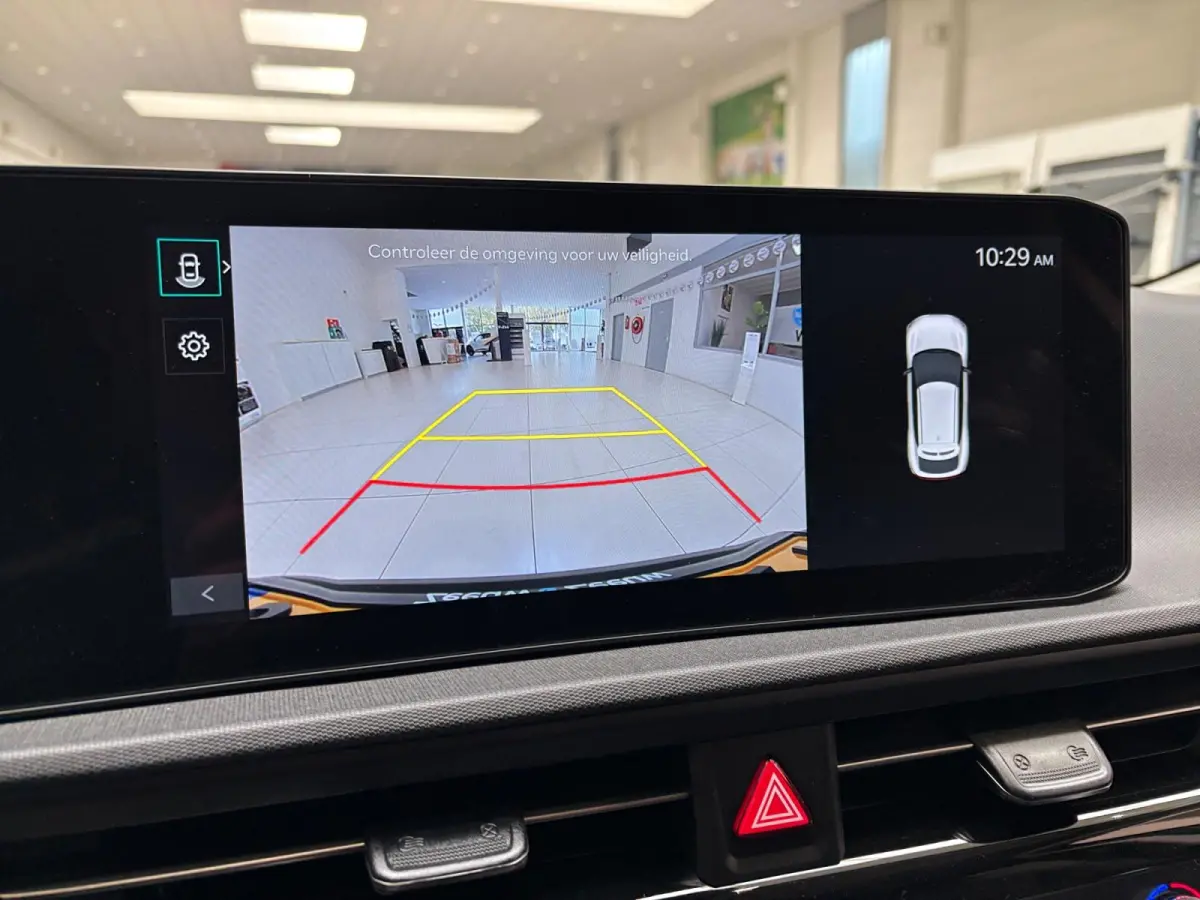 Light Edition 63 kWh Navigatie | Stoel + stuurverwarming | Achteruitrijcamera | Climate control |
