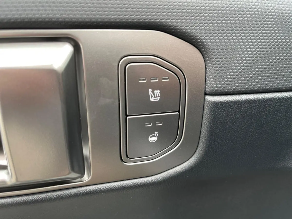 Air 58.3 kWh | Informeer naar beschikbaarheid | 204 pk | 435 km actieradius | NU €3.895 ,- Inruilpremie