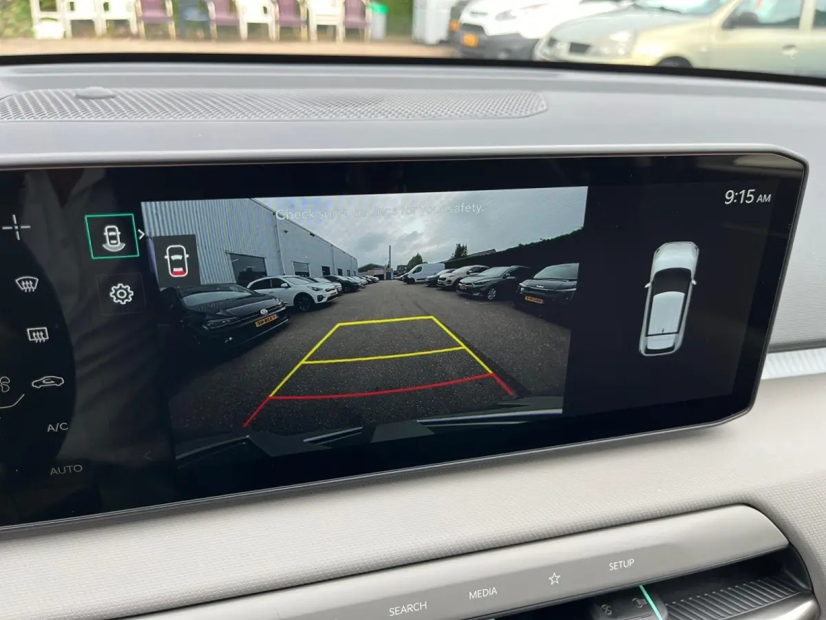 Air 58.3 kWh | Informeer naar beschikbaarheid | 204 pk | 435 km actieradius | NU €3.895 ,- Inruilpremie