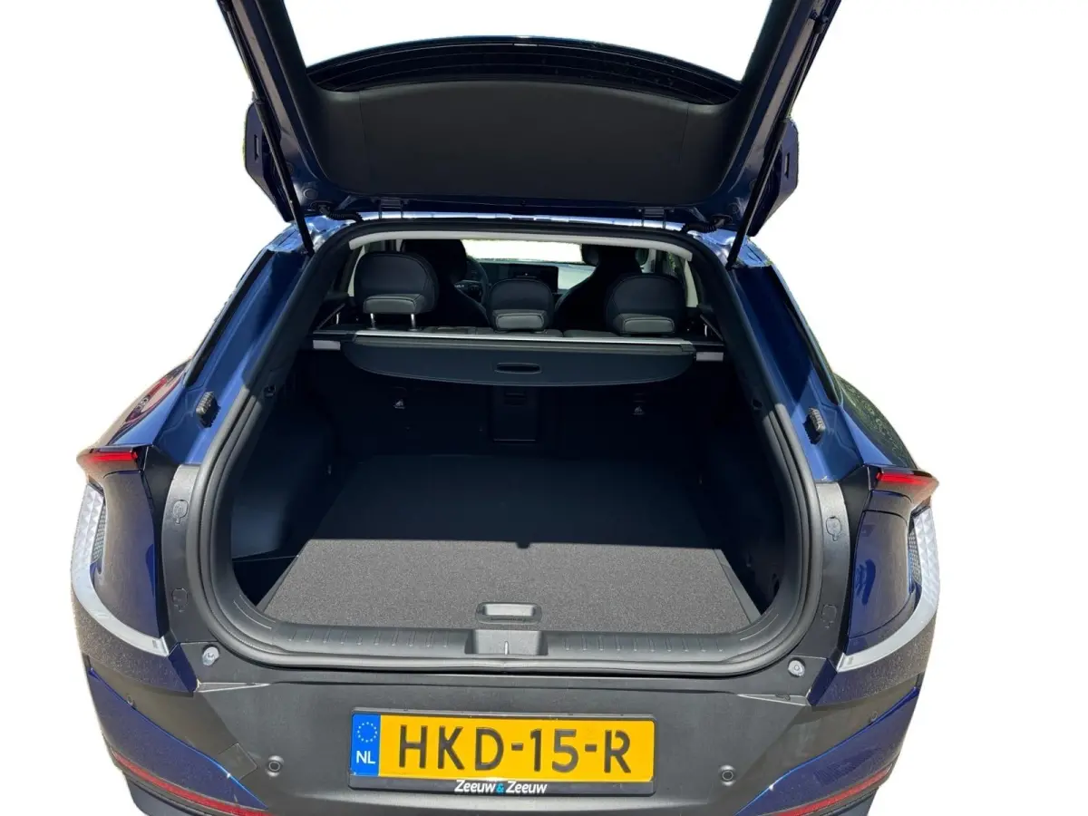 Light Edition 63 kWh | Stoelverwarming | Parkeer sensoren voor + achter | Cruise control | Navigatie | 428Km WLTP