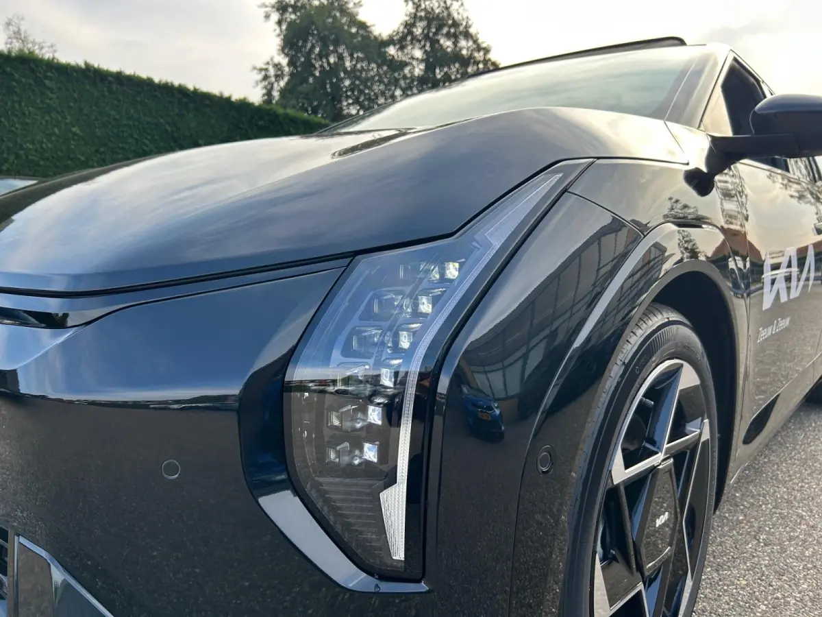 Hatchback GT-PlusLine 81.4 kWh | Schuif/kanteldak | Lederen bekleding | 360 Graden camera | Head up display | Elektrische achterklep | Elektrische stoel verstelling met geheugen | Stoel verw