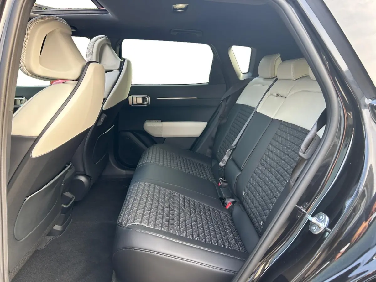 Hatchback GT-PlusLine 81.4 kWh | Schuif/kanteldak | Lederen bekleding | 360 Graden camera | Head up display | Elektrische achterklep | Elektrische stoel verstelling met geheugen | Stoel verw