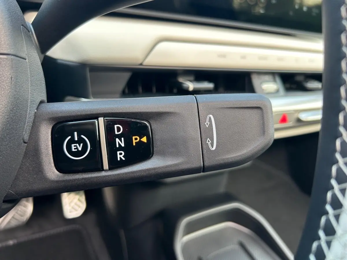 Hatchback GT-PlusLine 81.4 kWh | Schuif/kanteldak | Lederen bekleding | 360 Graden camera | Head up display | Elektrische achterklep | Elektrische stoel verstelling met geheugen | Stoel verw