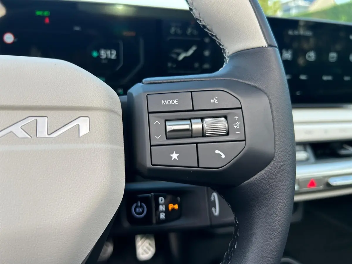 Hatchback GT-PlusLine 81.4 kWh | Schuif/kanteldak | Lederen bekleding | 360 Graden camera | Head up display | Elektrische achterklep | Elektrische stoel verstelling met geheugen | Stoel verw