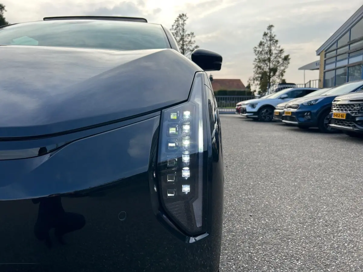 Hatchback GT-PlusLine 81.4 kWh | Schuif/kanteldak | Lederen bekleding | 360 Graden camera | Head up display | Elektrische achterklep | Elektrische stoel verstelling met geheugen | Stoel verw