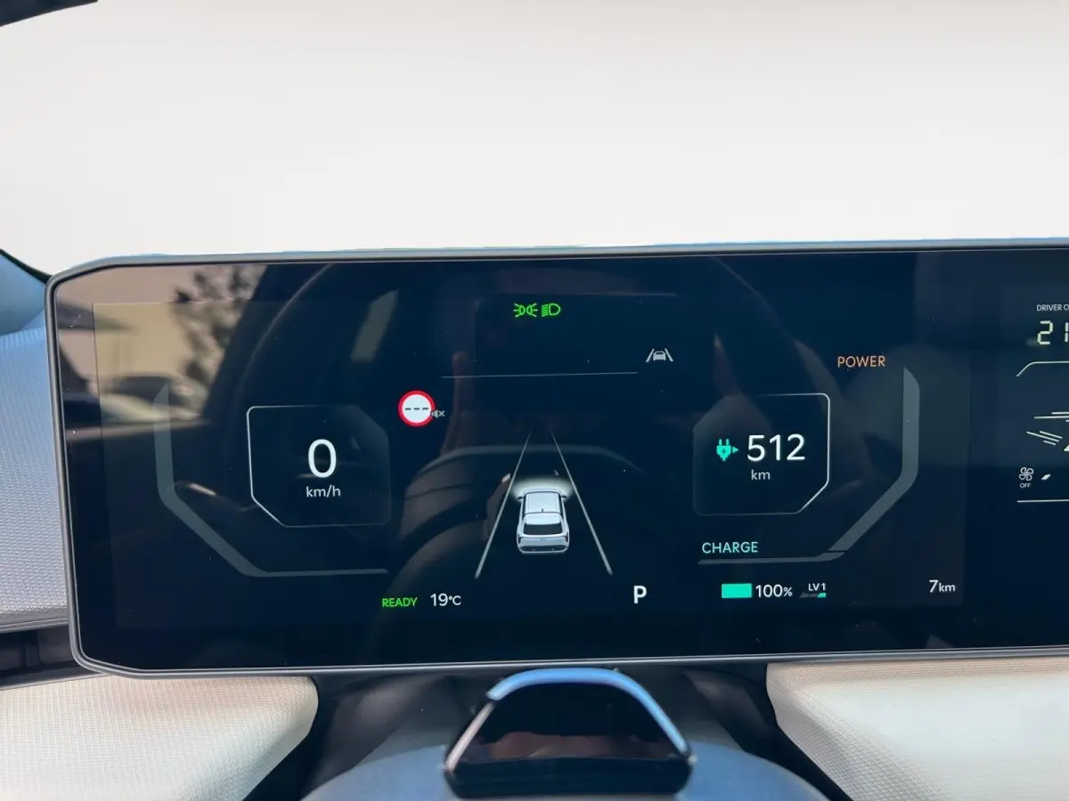 Hatchback GT-PlusLine 81.4 kWh | Schuif/kanteldak | Lederen bekleding | 360 Graden camera | Head up display | Elektrische achterklep | Elektrische stoel verstelling met geheugen | Stoel verw