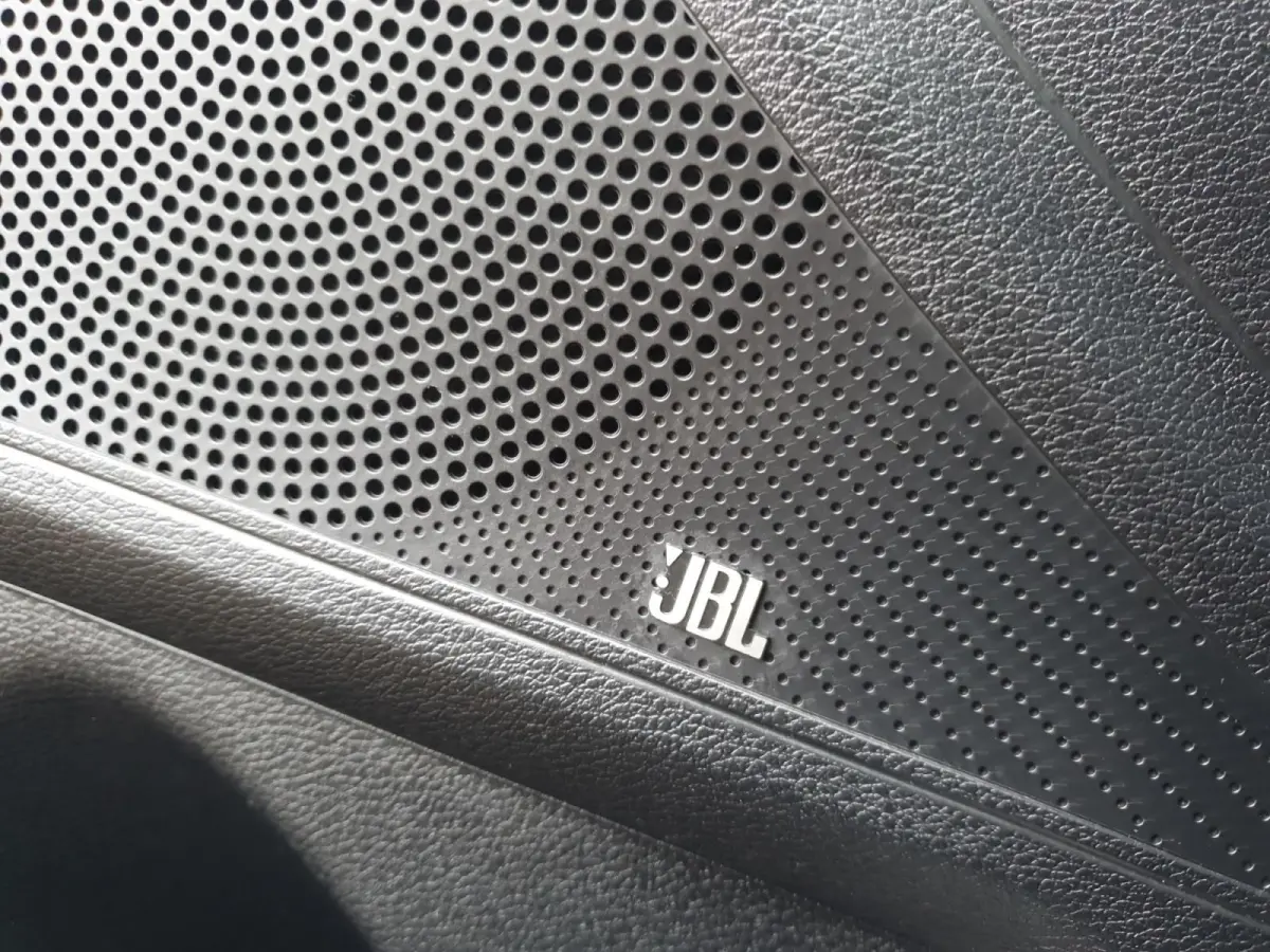 1.0T MHEV Design Edition | Stoel en stuurverwarming | Dodehoek detectie |  Navigate | Camera | Parkeersensoren voor en achter | Elektrische achterklep | JBL sound |