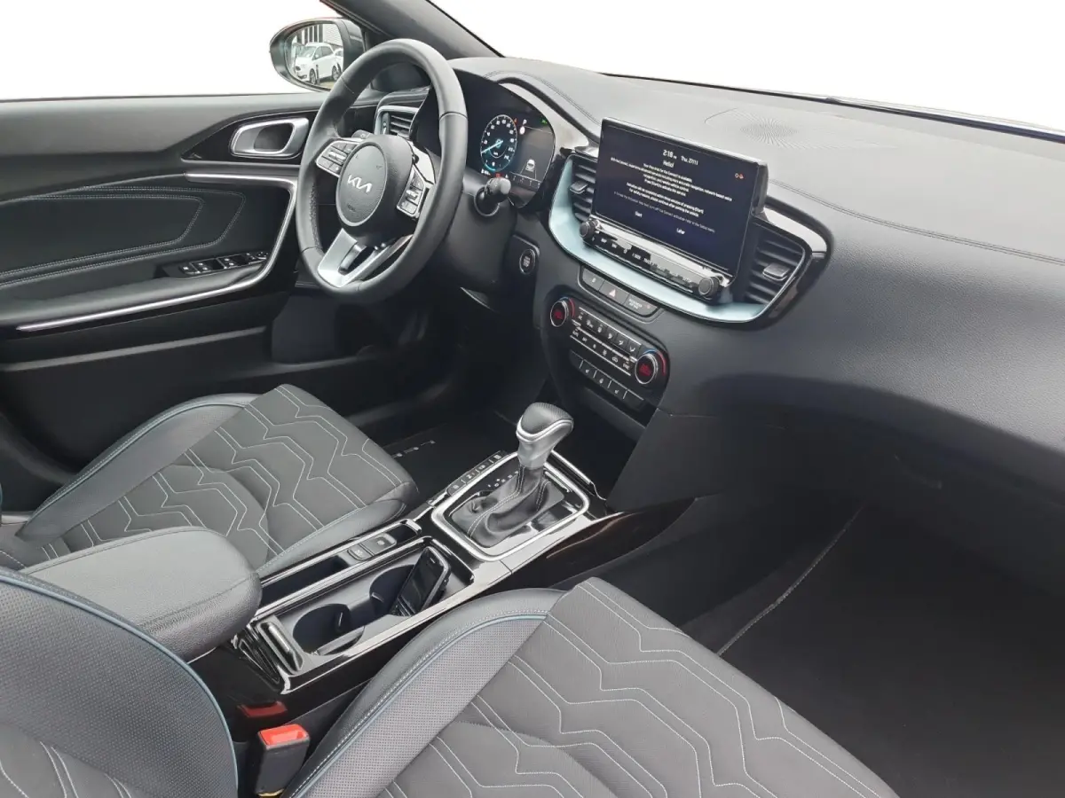 1.0T MHEV Design Edition | Stoel en stuurverwarming | Dodehoek detectie |  Navigate | Camera | Parkeersensoren voor en achter | Elektrische achterklep | JBL sound |