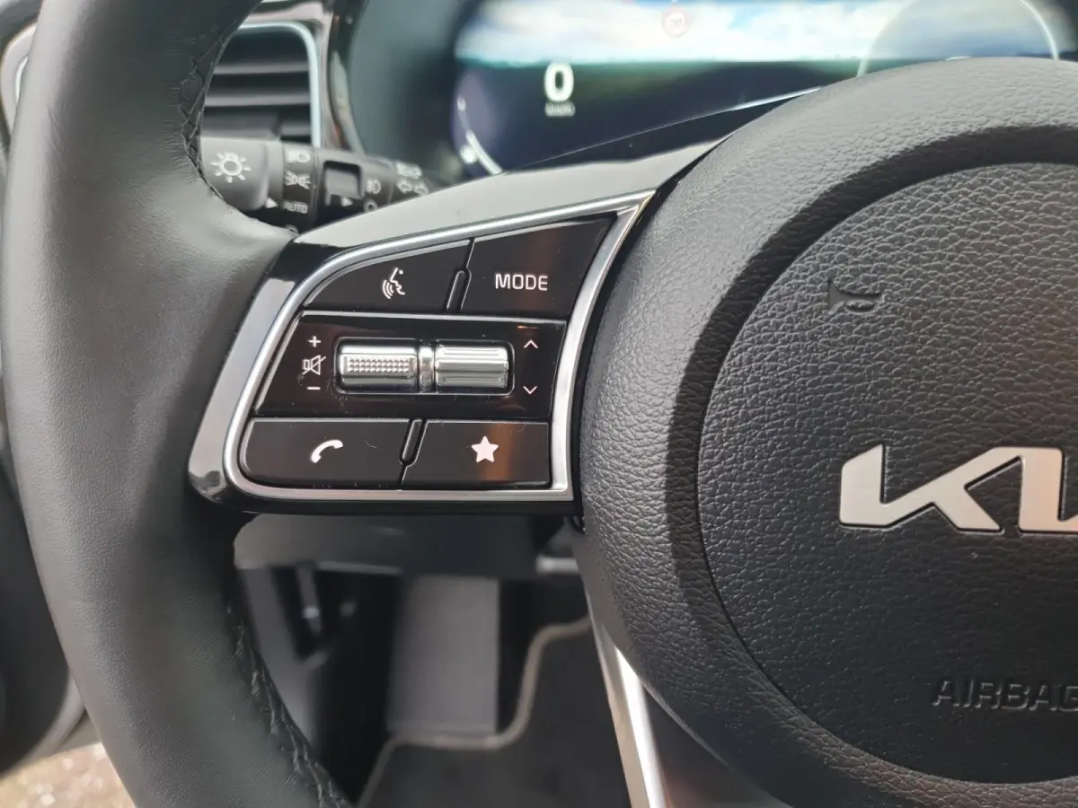 1.0T MHEV Design Edition | Stoel en stuurverwarming | Dodehoek detectie |  Navigate | Camera | Parkeersensoren voor en achter | Elektrische achterklep | JBL sound |