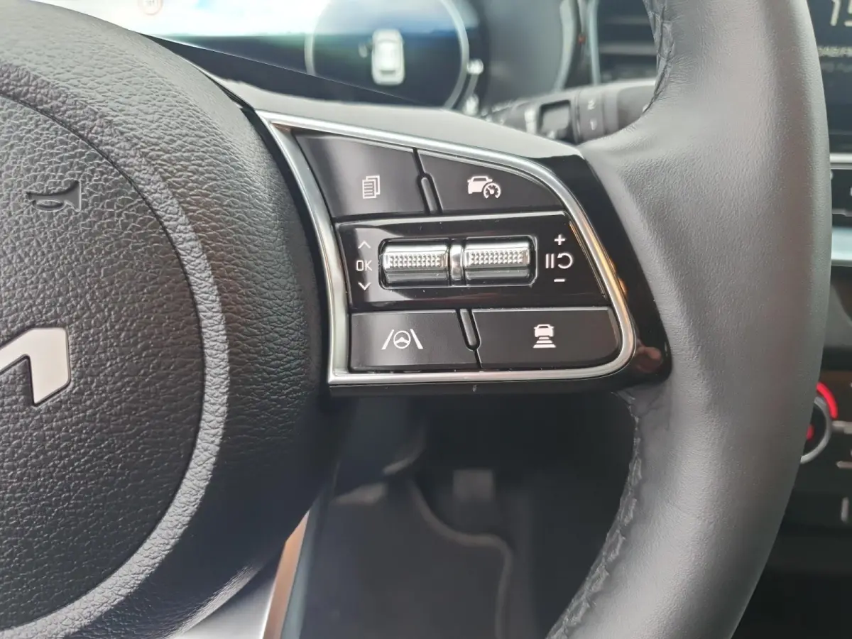 1.0T MHEV Design Edition | Stoel en stuurverwarming | Dodehoek detectie |  Navigate | Camera | Parkeersensoren voor en achter | Elektrische achterklep | JBL sound |