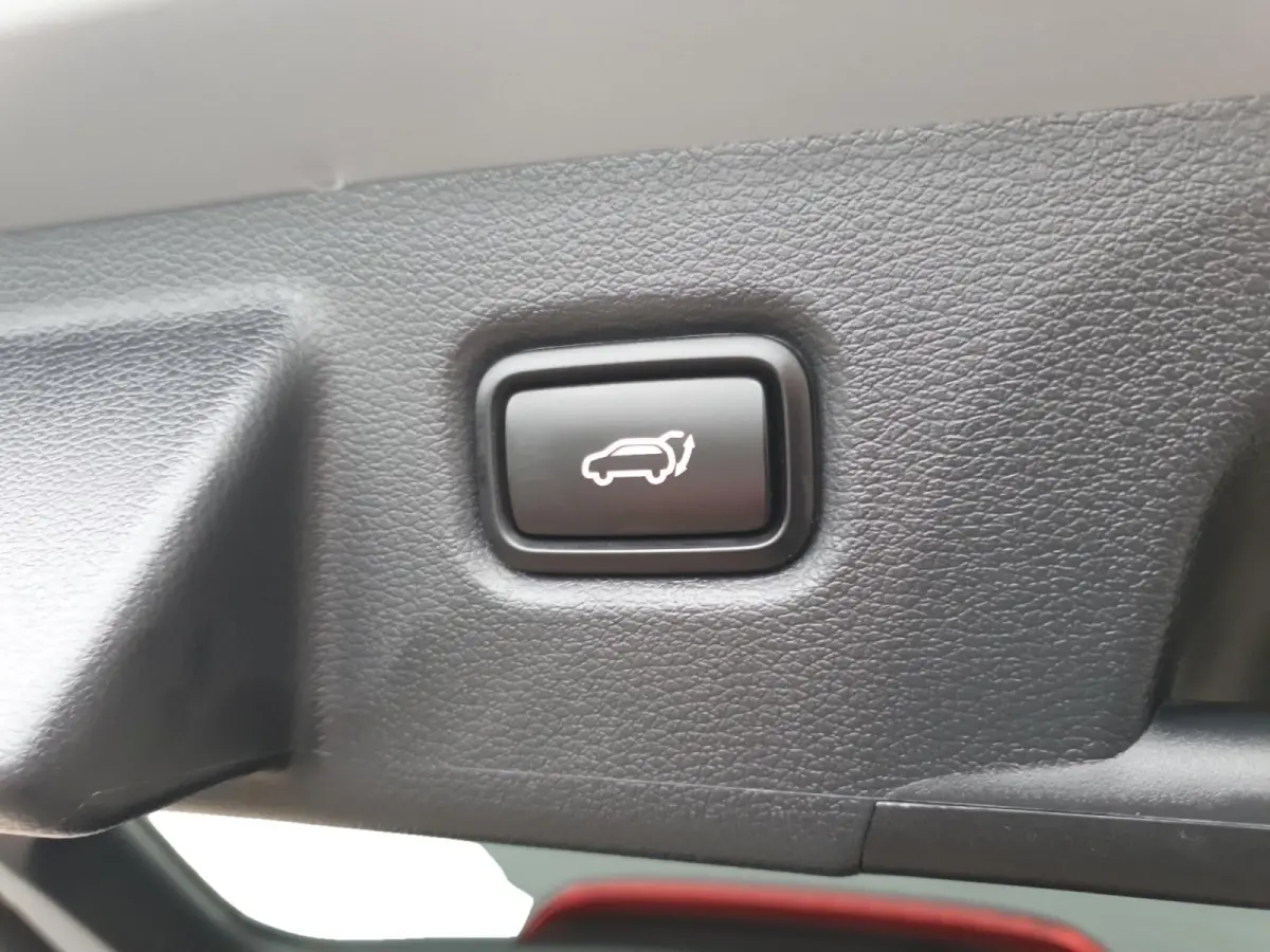 1.0T MHEV Design Edition | Stoel en stuurverwarming | Dodehoek detectie |  Navigate | Camera | Parkeersensoren voor en achter | Elektrische achterklep | JBL sound |