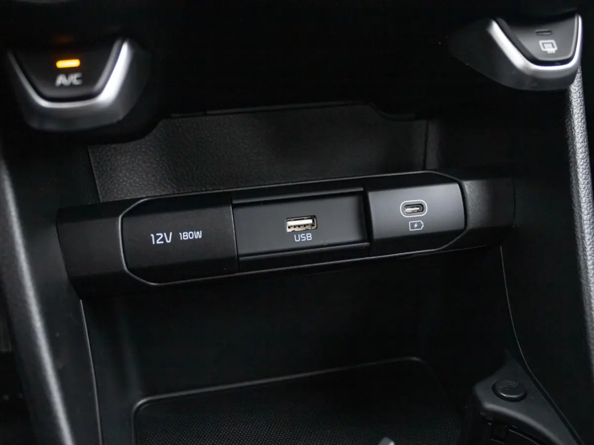 1.0 DPI DynamicLine | MY25 | Navi | Airco | Cruise | Camera | Apple Carplay