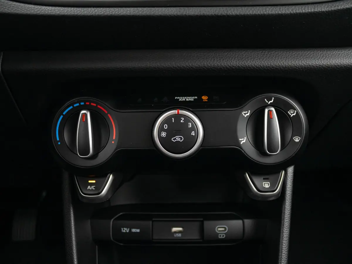 1.0 DPI DynamicLine | MY25 | Navi | Airco | Cruise | Camera | Apple Carplay