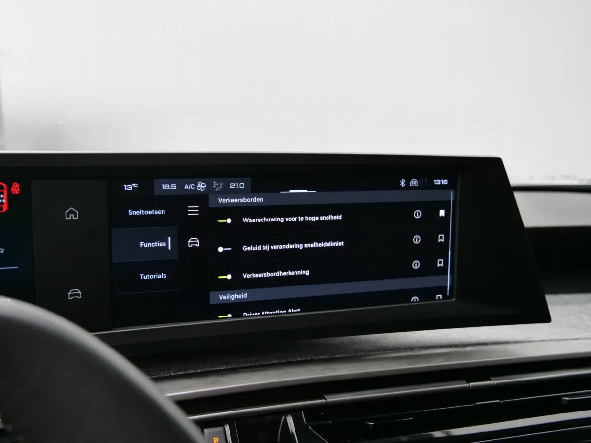 1.2 Hybrid 136 Allure 136 Pk Automaat DAB / Apple Carplay / Camera