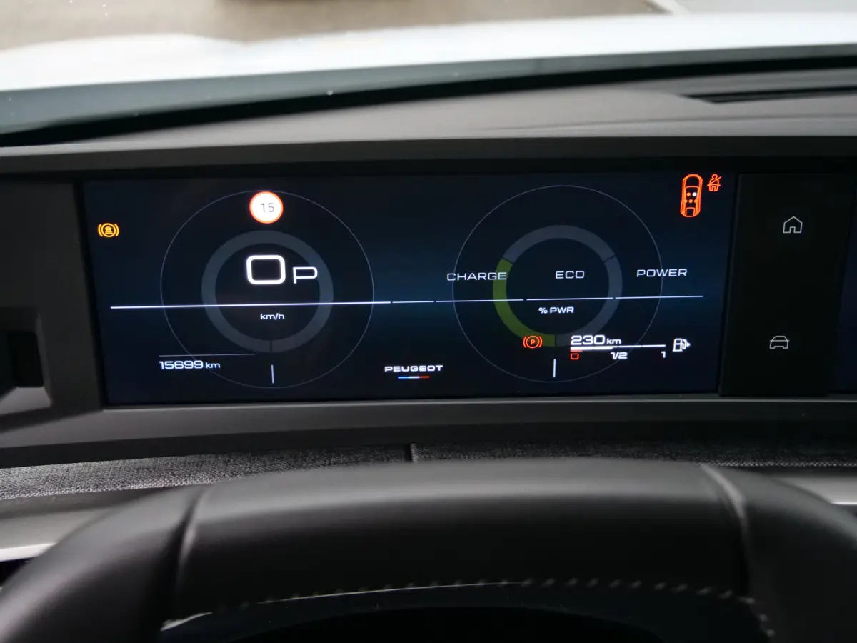 1.2 Hybrid 136 Allure 136 Pk Automaat DAB / Apple Carplay / Camera