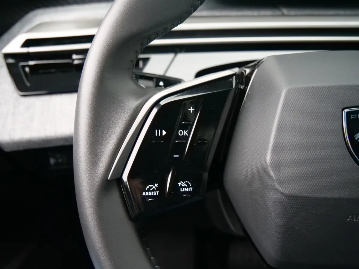 1.2 Hybrid 136 Allure 136 Pk Automaat DAB / Apple Carplay / Camera
