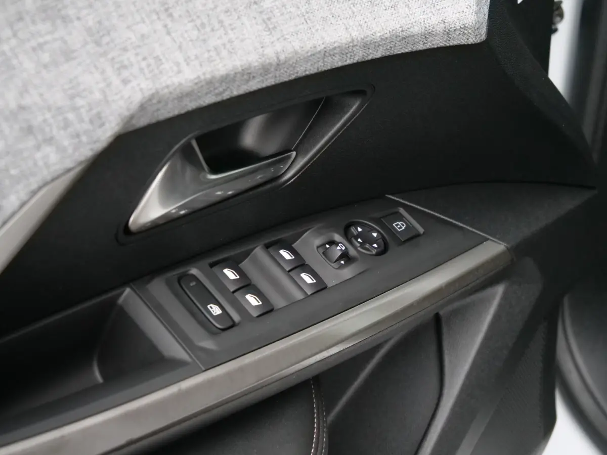 1.2 Hybrid 136 Allure 136 Pk Automaat DAB / Apple Carplay / Camera