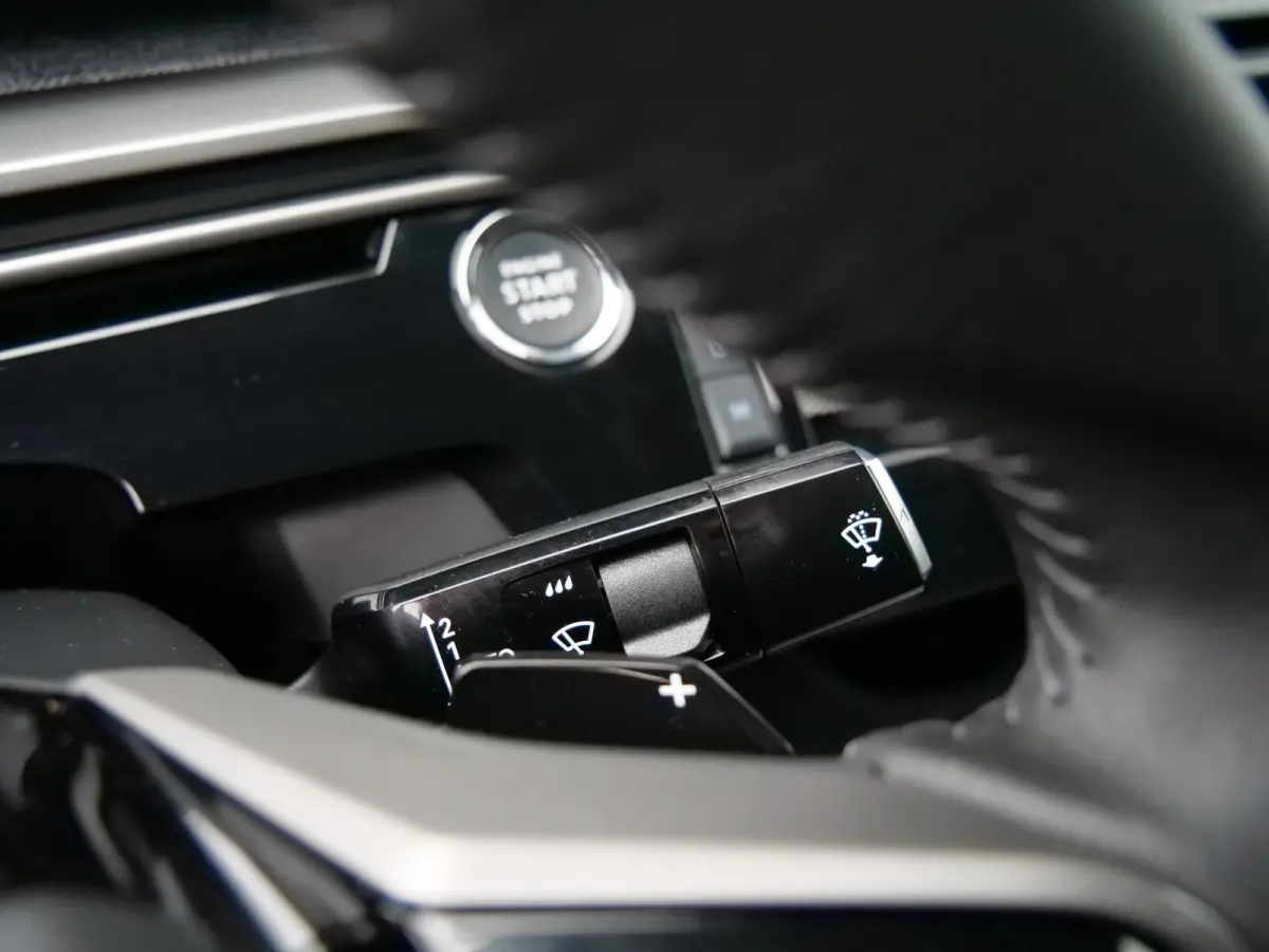 1.2 Hybrid 136 Allure 136 Pk Automaat DAB / Apple Carplay / Camera