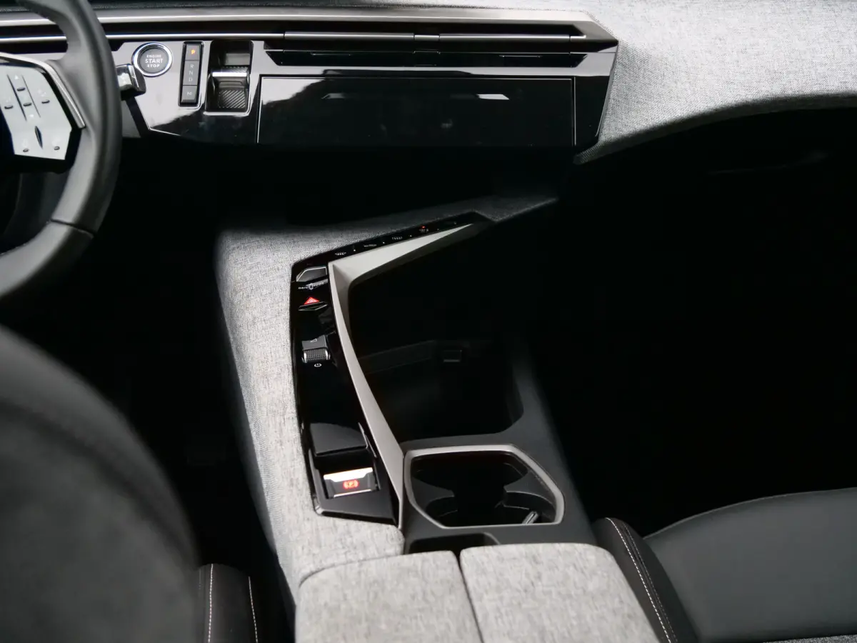 1.2 Hybrid 136 Allure 136 Pk Automaat DAB / Apple Carplay / Camera
