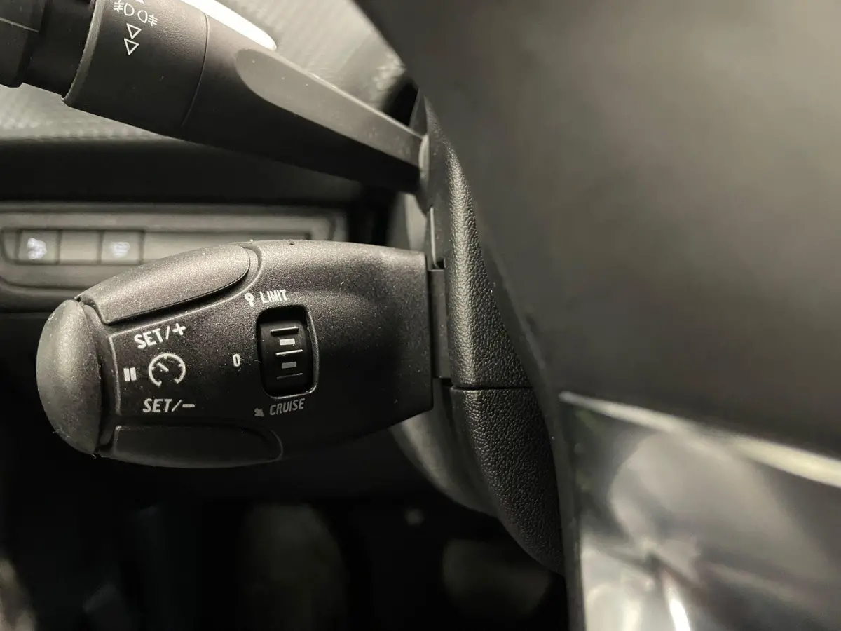 1.2 PureTech Allure Automaat Navigatie Parkeersensoren achter Cruise Control Climate Control Half leder Lichtmetalen velgen Getinte ramen