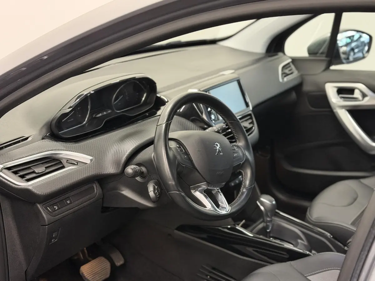 1.2 PureTech Allure Automaat Navigatie Parkeersensoren achter Cruise Control Climate Control Half leder Lichtmetalen velgen Getinte ramen