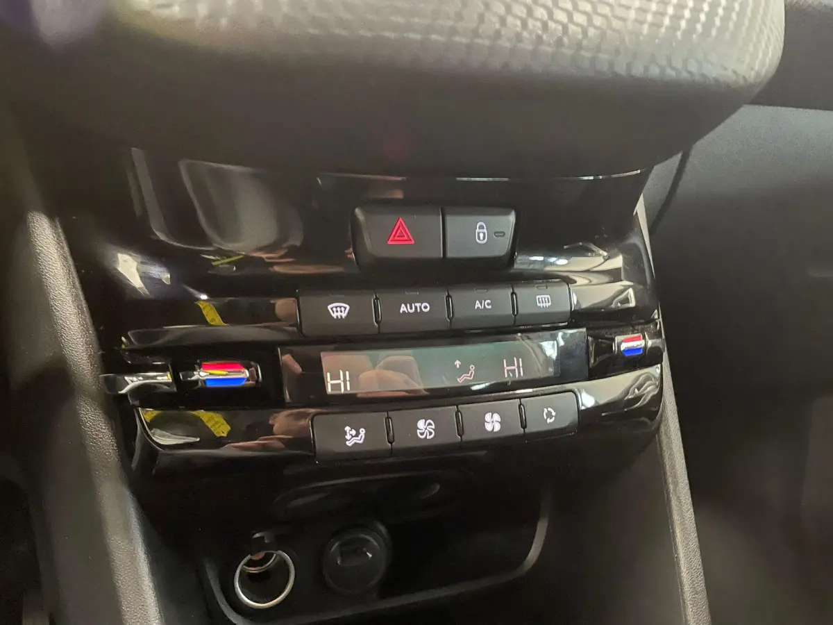 1.2 PureTech Allure Automaat Navigatie Parkeersensoren achter Cruise Control Climate Control Half leder Lichtmetalen velgen Getinte ramen