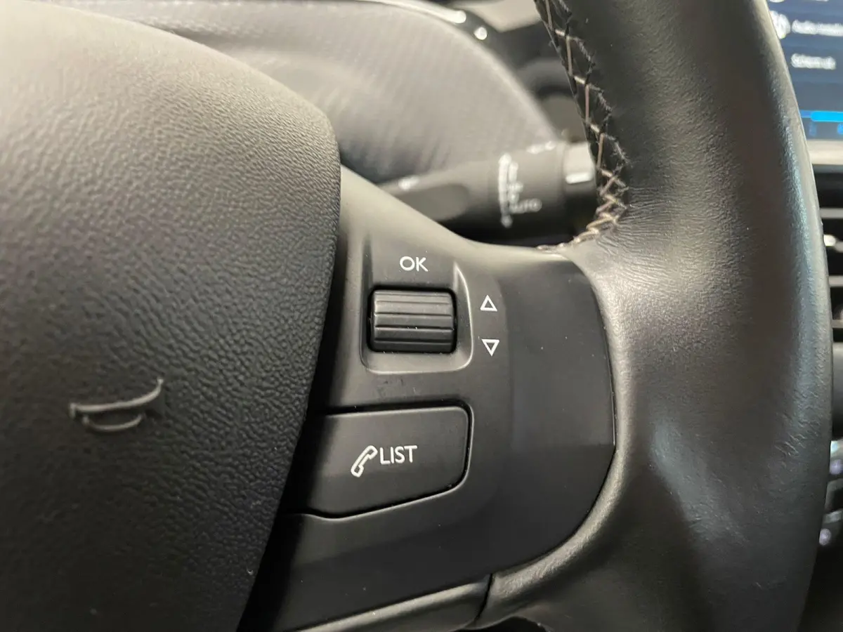 1.2 PureTech Allure Automaat Navigatie Parkeersensoren achter Cruise Control Climate Control Half leder Lichtmetalen velgen Getinte ramen
