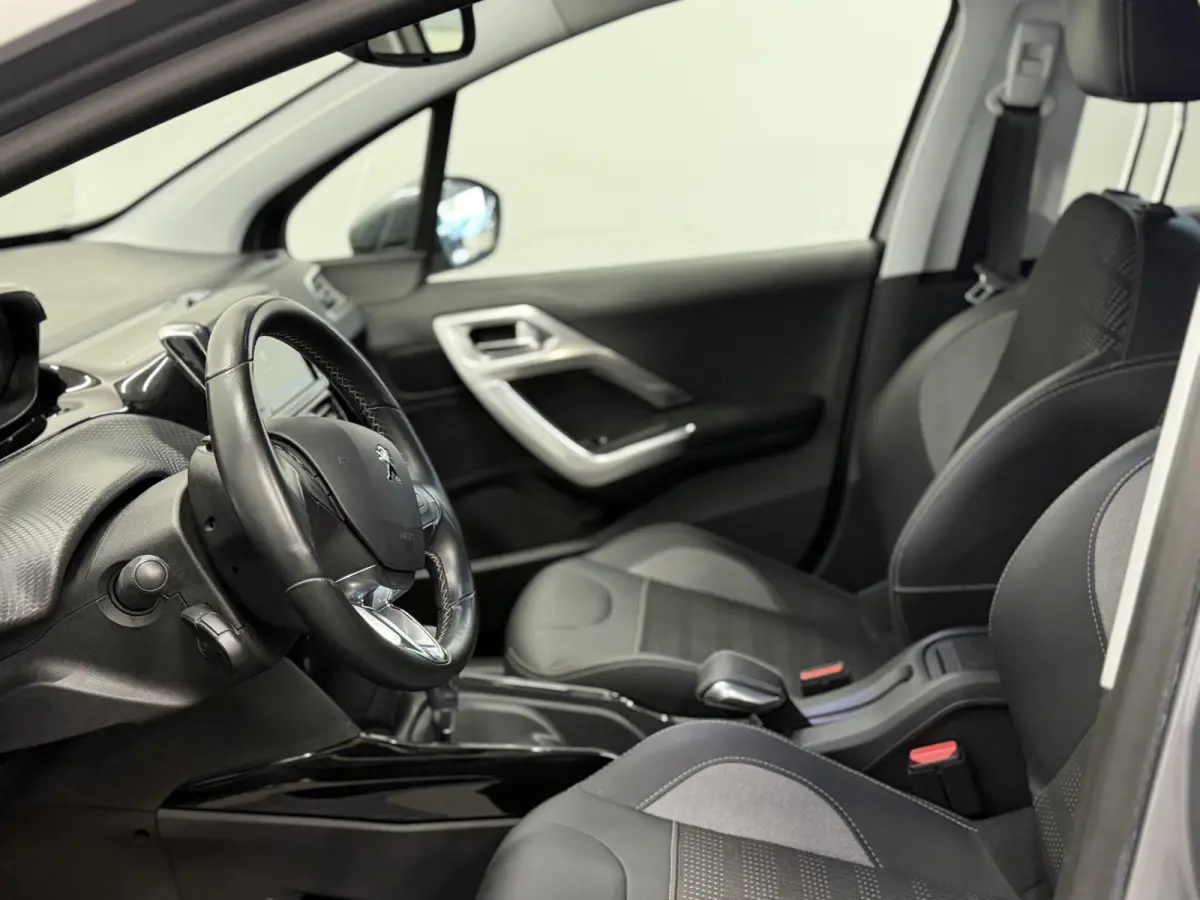 1.2 PureTech Allure Automaat Navigatie Parkeersensoren achter Cruise Control Climate Control Half leder Lichtmetalen velgen Getinte ramen