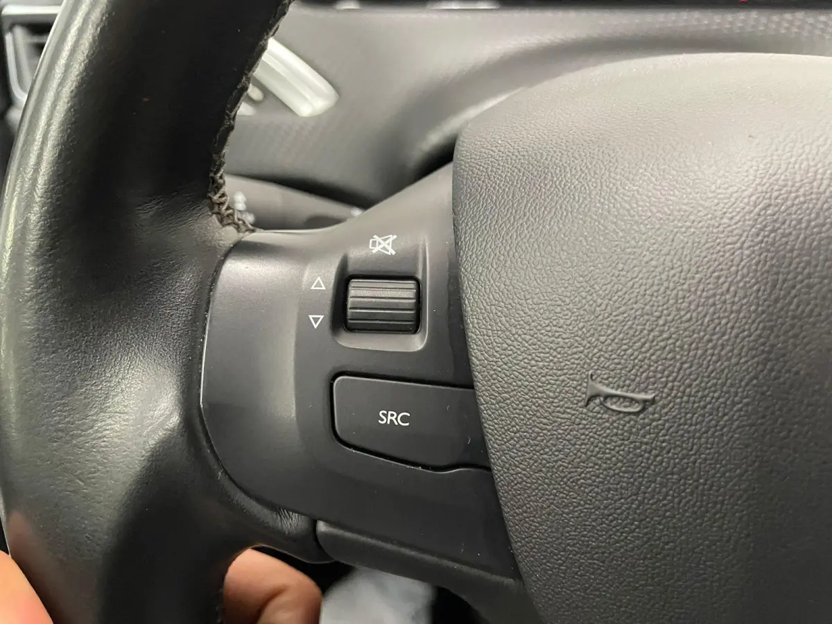 1.2 PureTech Allure Automaat Navigatie Parkeersensoren achter Cruise Control Climate Control Half leder Lichtmetalen velgen Getinte ramen