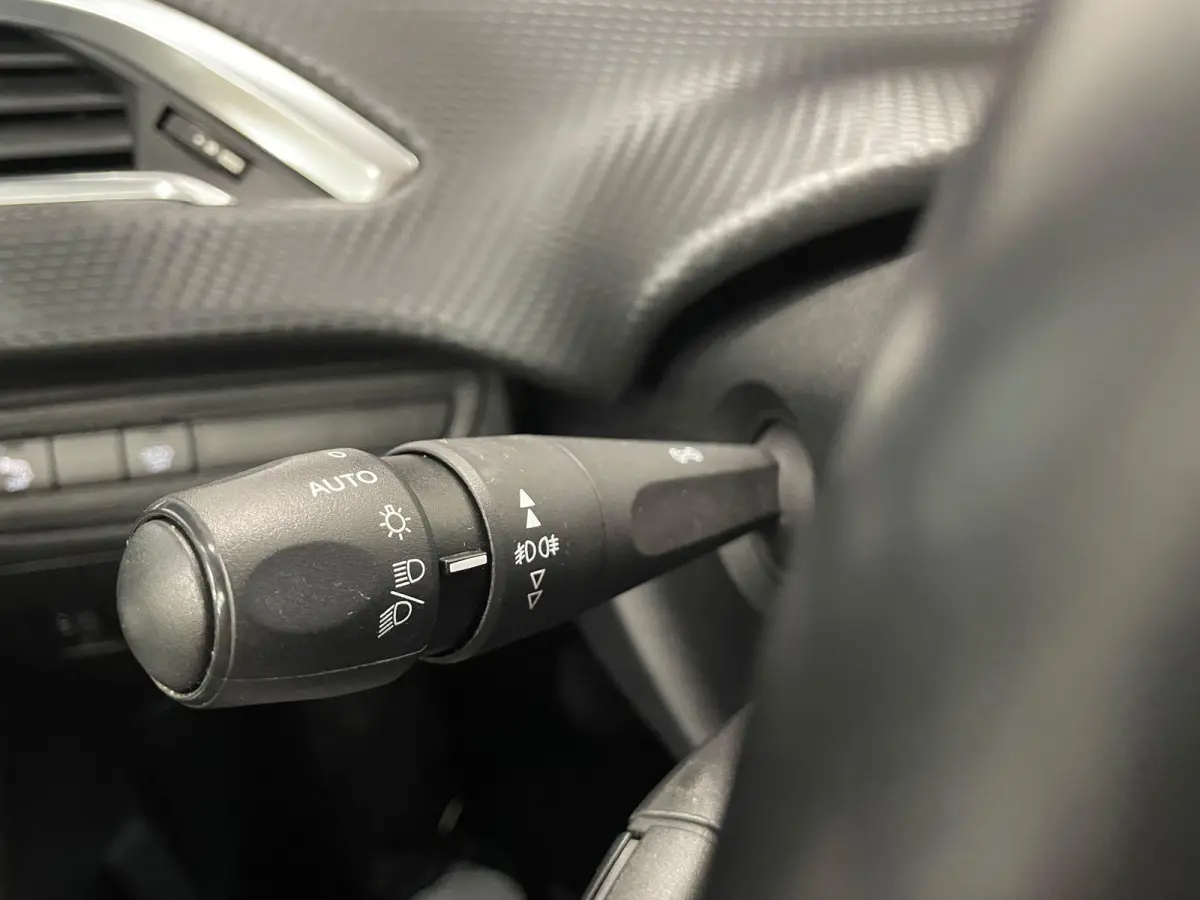 1.2 PureTech Allure Automaat Navigatie Parkeersensoren achter Cruise Control Climate Control Half leder Lichtmetalen velgen Getinte ramen