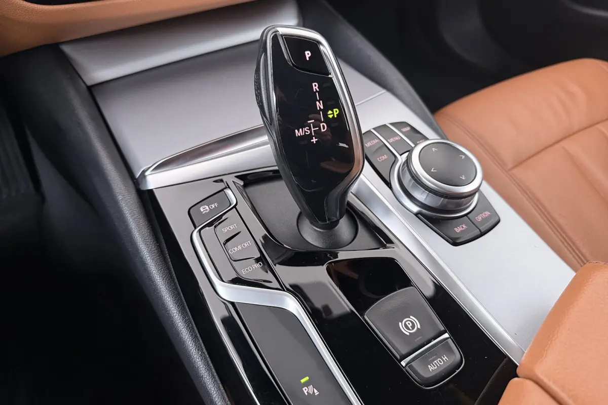 520i 184 PK Executive Trekhaak Leder Cruise