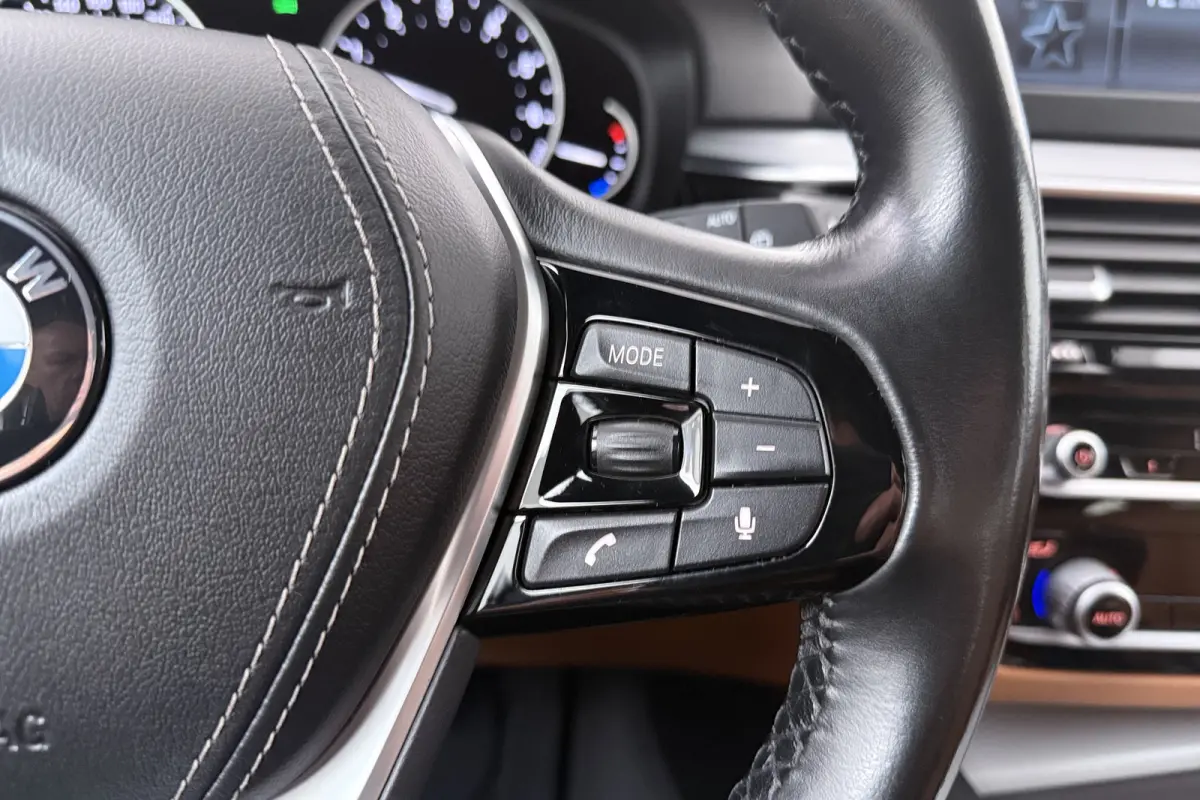520i 184 PK Executive Trekhaak Leder Cruise