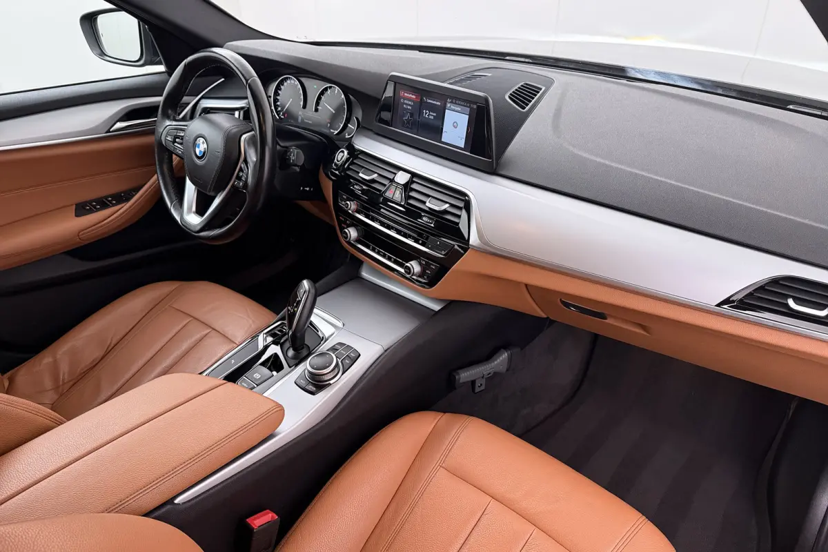 520i 184 PK Executive Trekhaak Leder Cruise