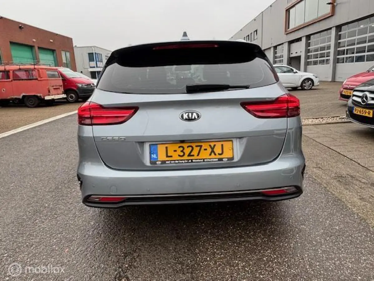 1.0 T-GDi DynamicLine Ruime stationwagon Navigatie , Camera , Climate & Cruise controle , Voorstoellen in hoogte verstelbaar , tot 7 jaar garantie