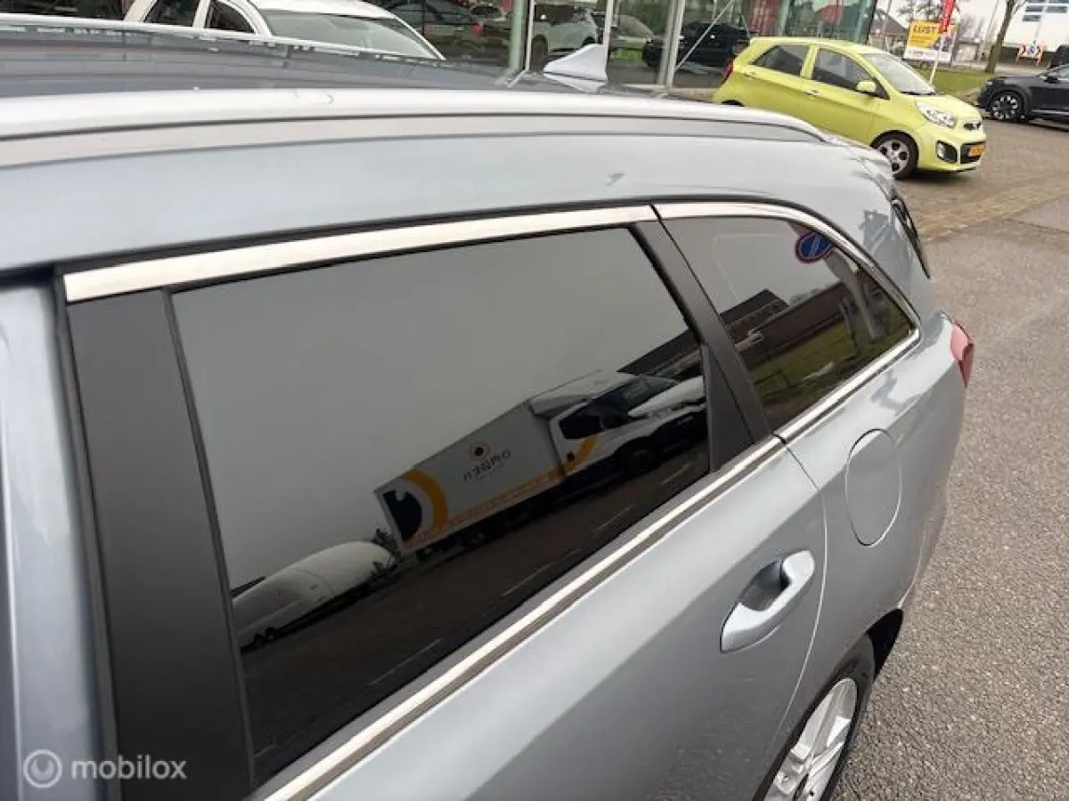1.0 T-GDi DynamicLine Ruime stationwagon Navigatie , Camera , Climate & Cruise controle , Voorstoellen in hoogte verstelbaar , tot 7 jaar garantie