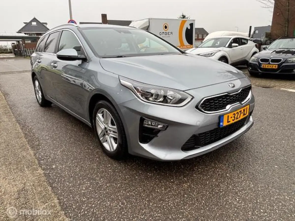 1.0 T-GDi DynamicLine Ruime stationwagon Navigatie , Camera , Climate & Cruise controle , Voorstoellen in hoogte verstelbaar , tot 7 jaar garantie