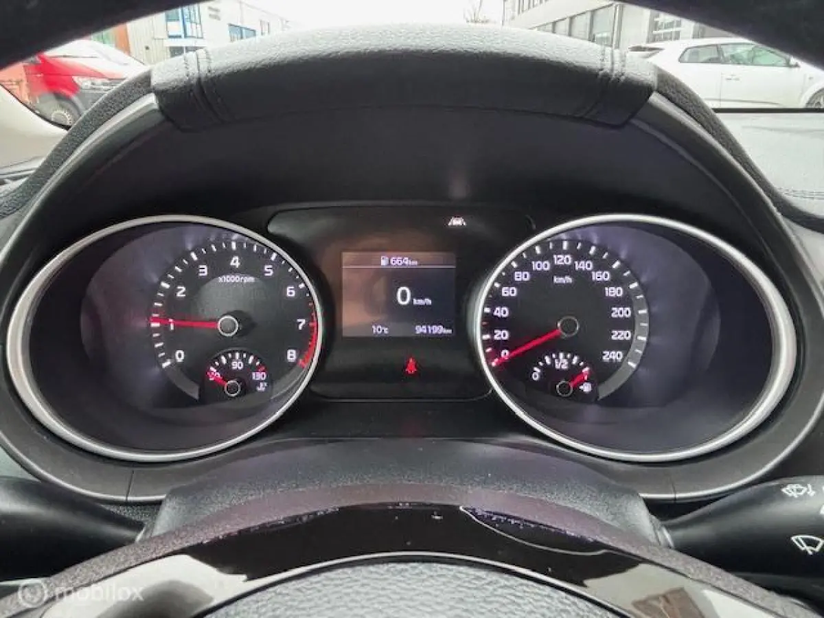 1.0 T-GDi DynamicLine Ruime stationwagon Navigatie , Camera , Climate & Cruise controle , Voorstoellen in hoogte verstelbaar , tot 7 jaar garantie
