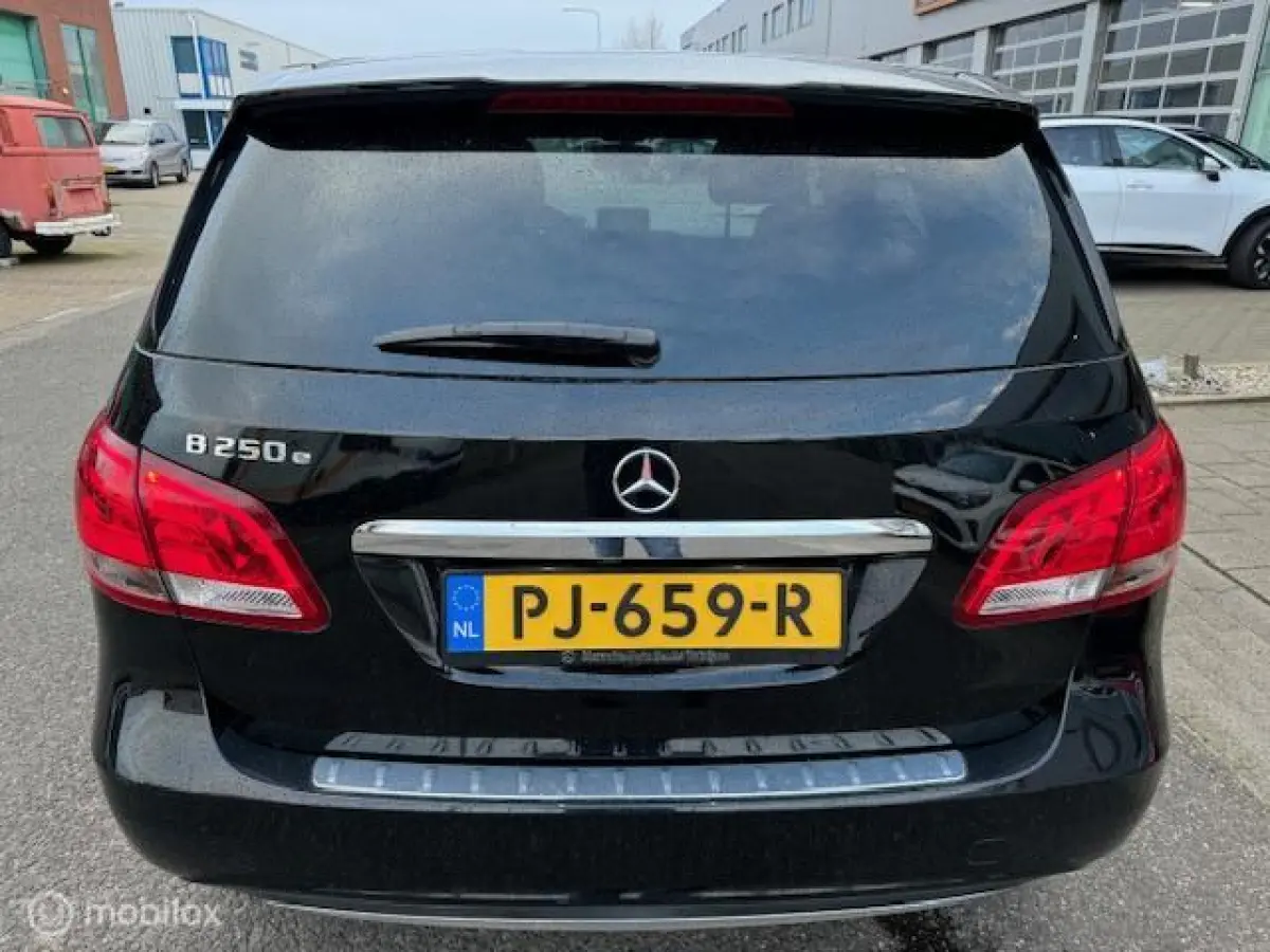 250 e Business Solution Automaat , Hoge instap , Navigatie , Camera achter , Parkeerhulp Voor & Achter , Hoge instap ,