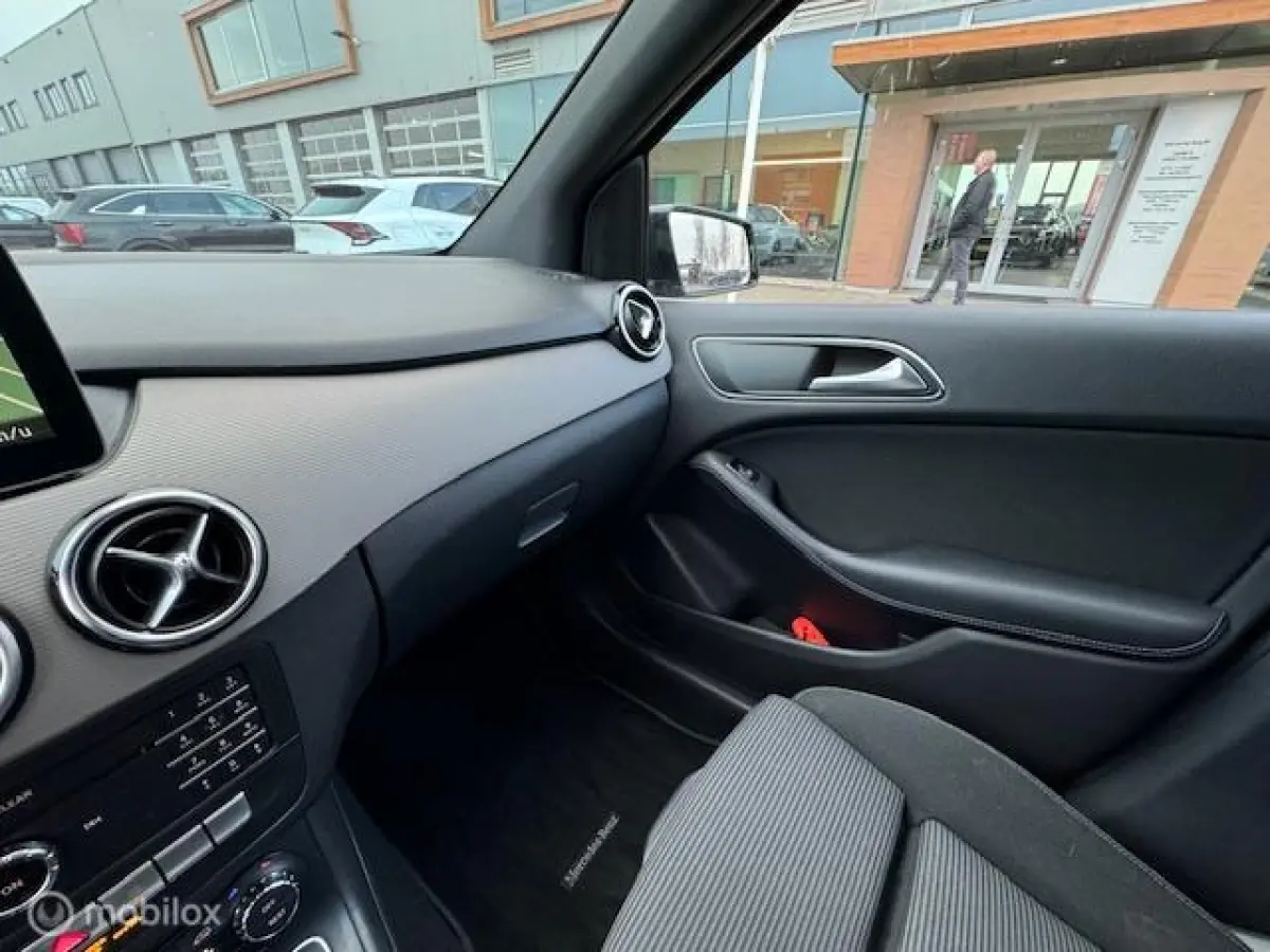 250 e Business Solution Automaat , Hoge instap , Navigatie , Camera achter , Parkeerhulp Voor & Achter , Hoge instap ,