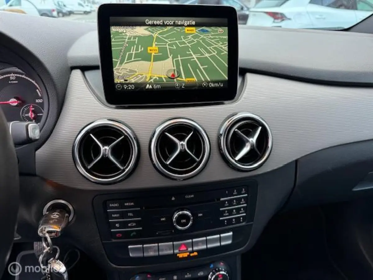 250 e Business Solution Automaat , Hoge instap , Navigatie , Camera achter , Parkeerhulp Voor & Achter , Hoge instap ,