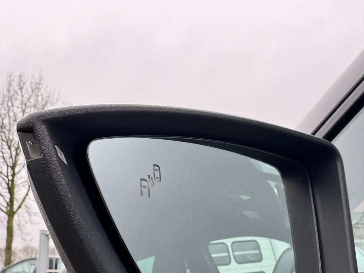1.0 TSI Xcellence Business Intense TREKHAAK / VIRT. COCKP / CAMERA / CARPLAY / ECC / STOELV / KEYLESS / LED / WARN SPOT