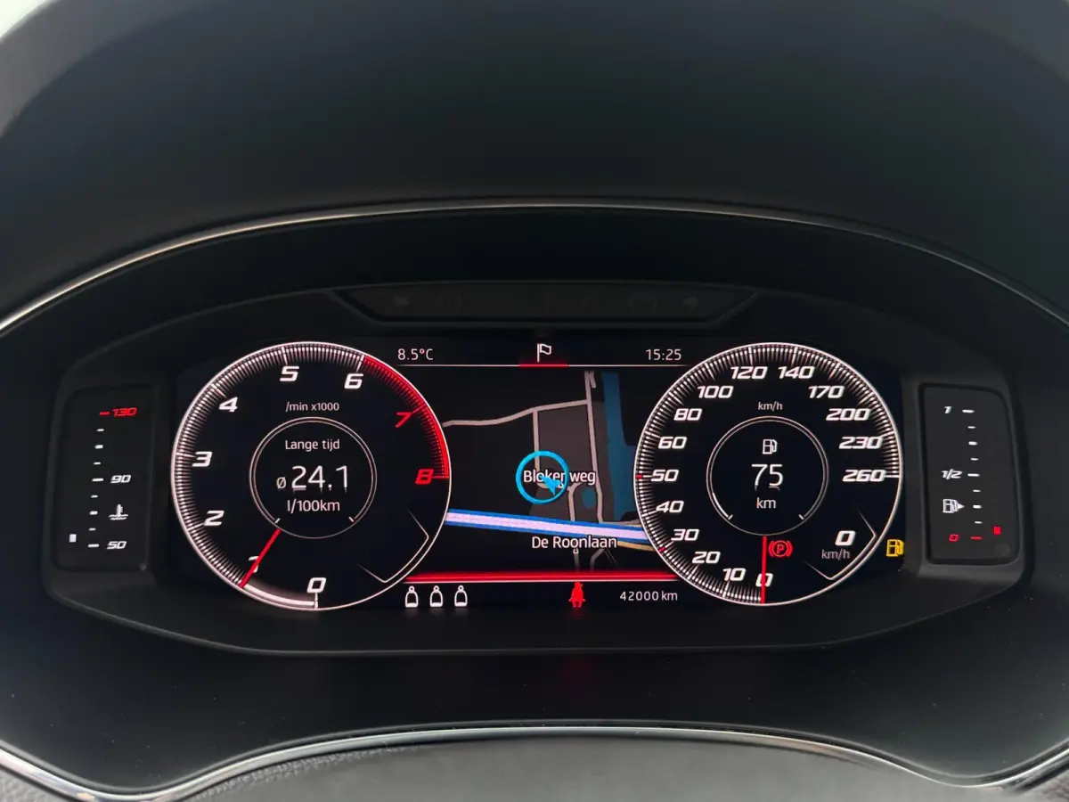 1.0 TSI Xcellence Business Intense TREKHAAK / VIRT. COCKP / CAMERA / CARPLAY / ECC / STOELV / KEYLESS / LED / WARN SPOT